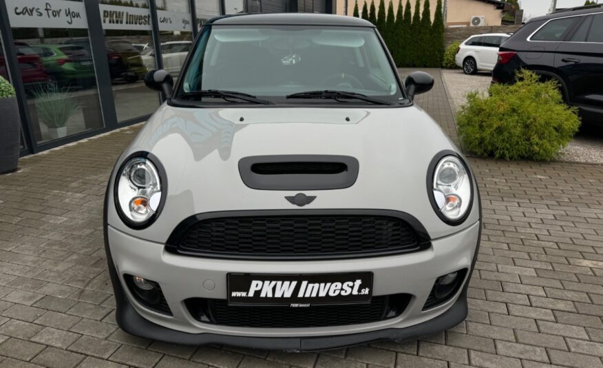 Mini Cooper S Coupé 1.6i John Works – Remus