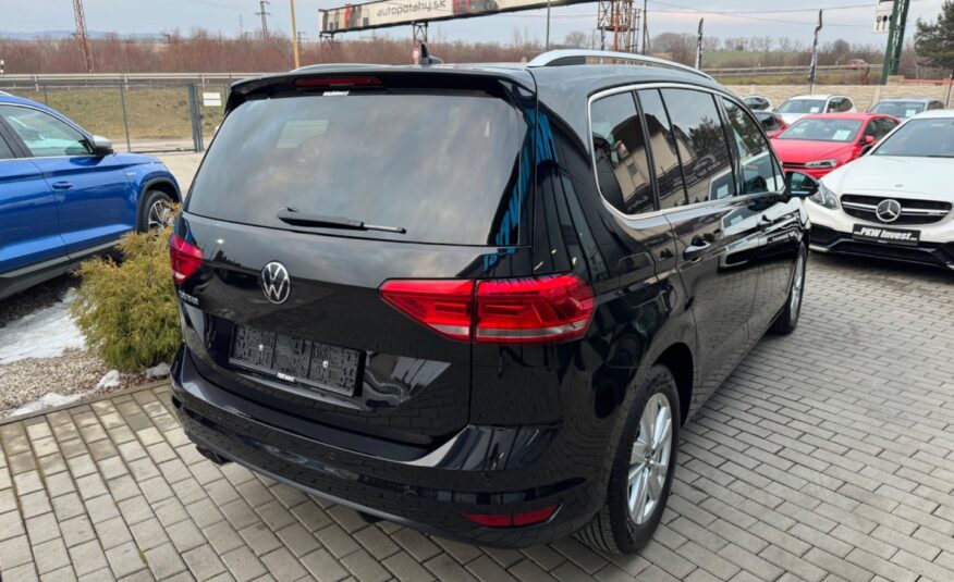 Volkswagen Touran 2.0TDi DSG Highline *Ťažné*Masáž*Kamera*