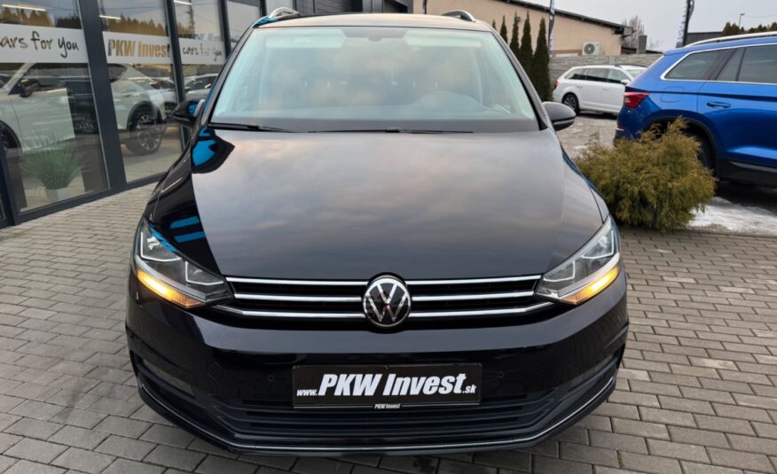 Volkswagen Touran 2.0TDi DSG Highline *Ťažné*Masáž*Kamera*