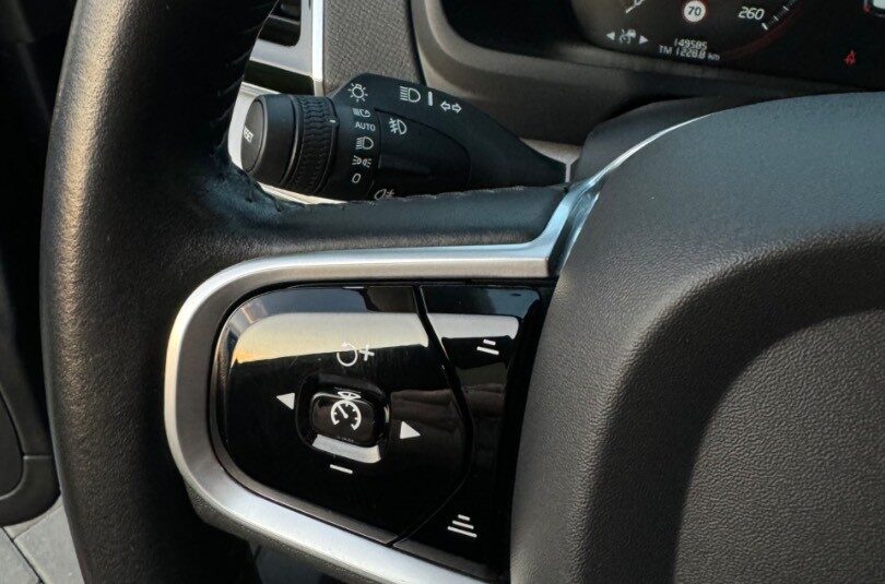 Volvo XC90 2.0 B5 Drive-E Momentum AWD A/T