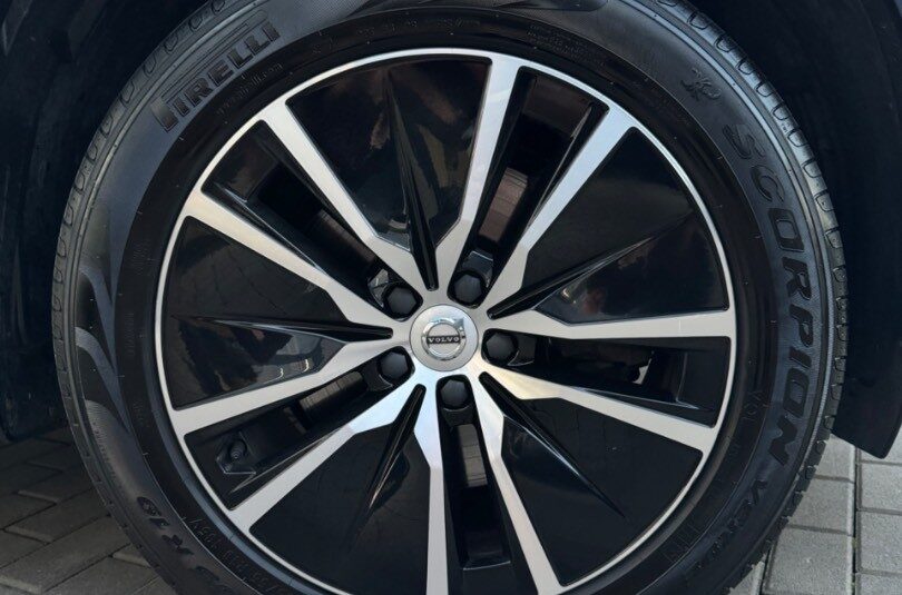 Volvo XC90 2.0 B5 Drive-E Momentum AWD A/T