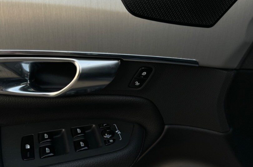 Volvo XC90 2.0 B5 Drive-E Momentum AWD A/T