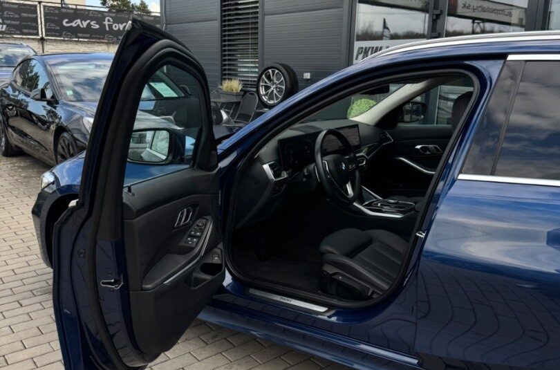 BMW Rad 3 Touring 320d  mHEV x-Drive A/T Luxury *ZÁRUKA*