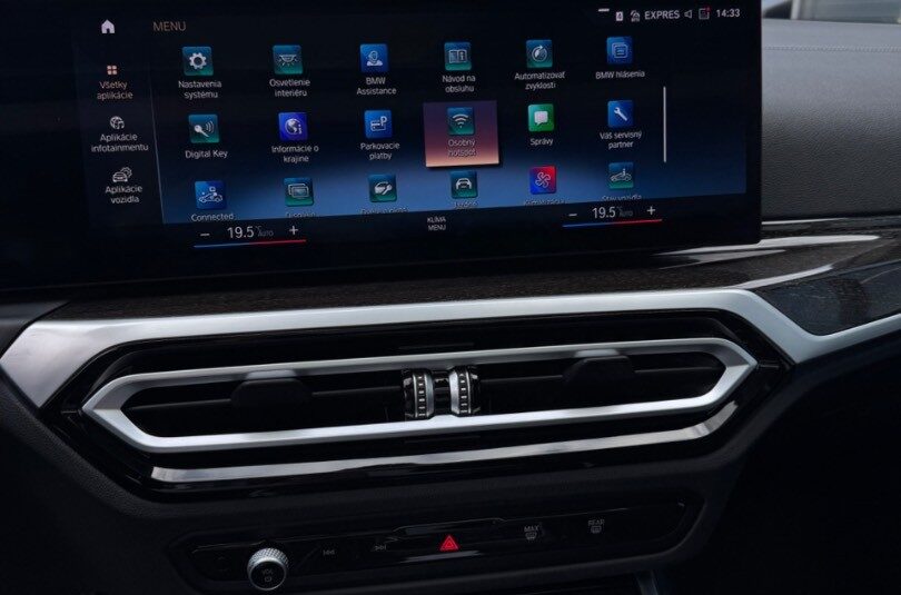 BMW Rad 3 Touring 320d  mHEV x-Drive A/T Luxury *ZÁRUKA*