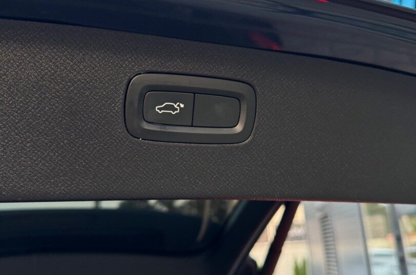 Volvo XC90 2.0 B5 Drive-E Momentum AWD A/T