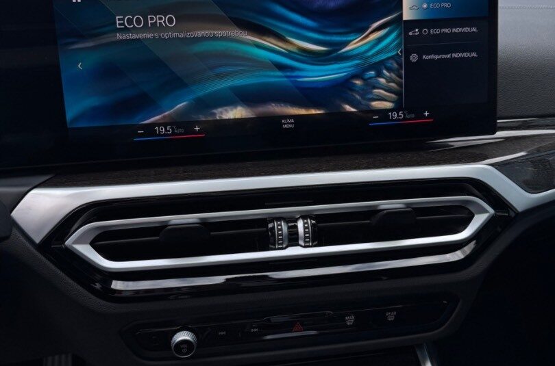BMW Rad 3 Touring 320d  mHEV x-Drive A/T Luxury *ZÁRUKA*