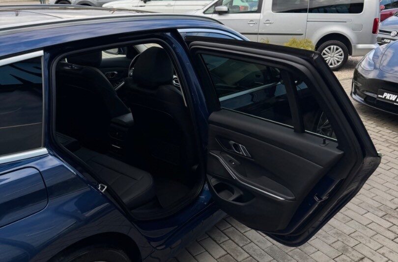 BMW Rad 3 Touring 320d  mHEV x-Drive A/T Luxury *ZÁRUKA*