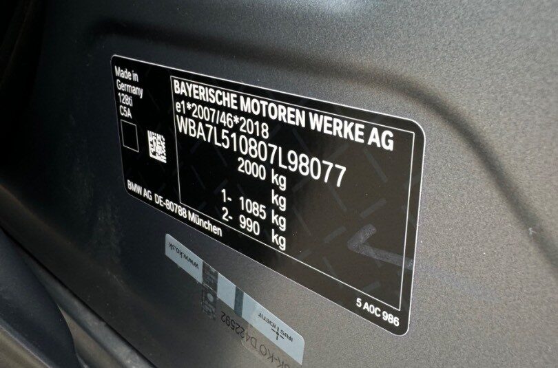 BMW Rad 1 128ti 265PS A/T M-Sport SK ŠPZ *ZÁRUKA*