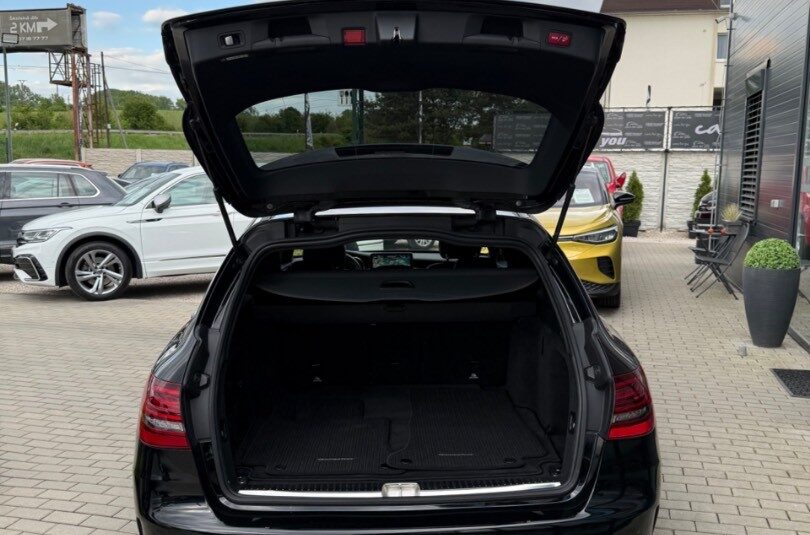 Mercedes-Benz C trieda Kombi 220d A/T AMG line NIGHT Edition