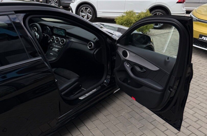 Mercedes-Benz C trieda Kombi 220d A/T AMG line NIGHT Edition