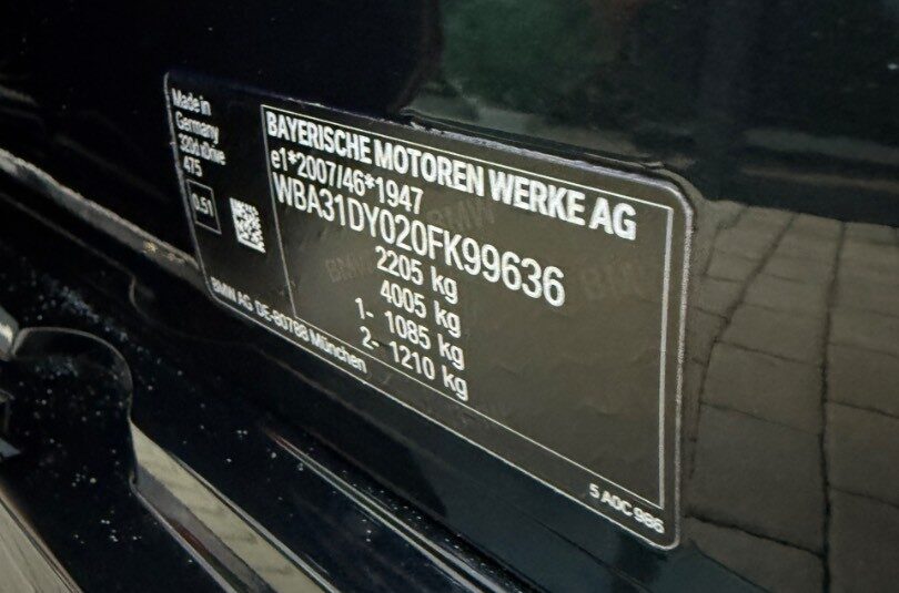 BMW Rad 3 320d x-Drive A/T M-Sport Edition SK ŠPZ