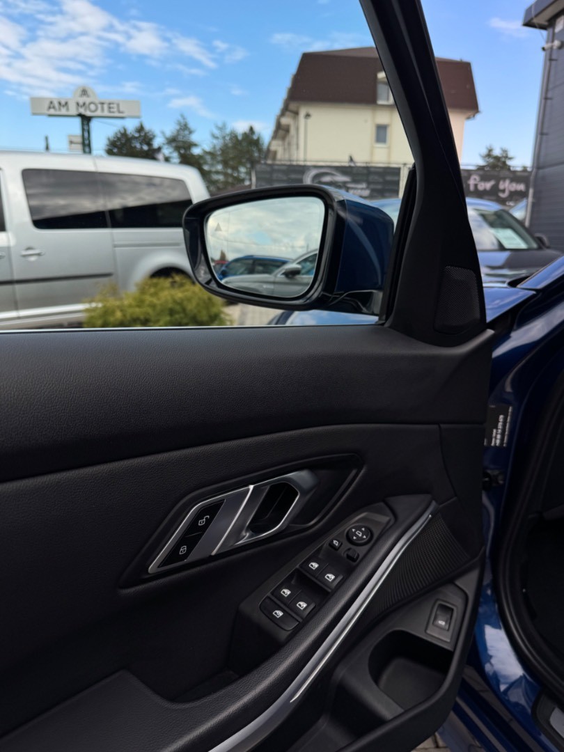 BMW Rad 3 Touring 320d  mHEV x-Drive A/T Luxury *ZÁRUKA*