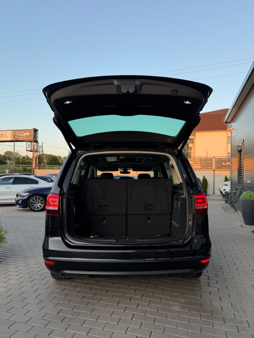 Volkswagen Sharan 2.0TDi DSG 7-MIESTNY Highline SK ŠPZ