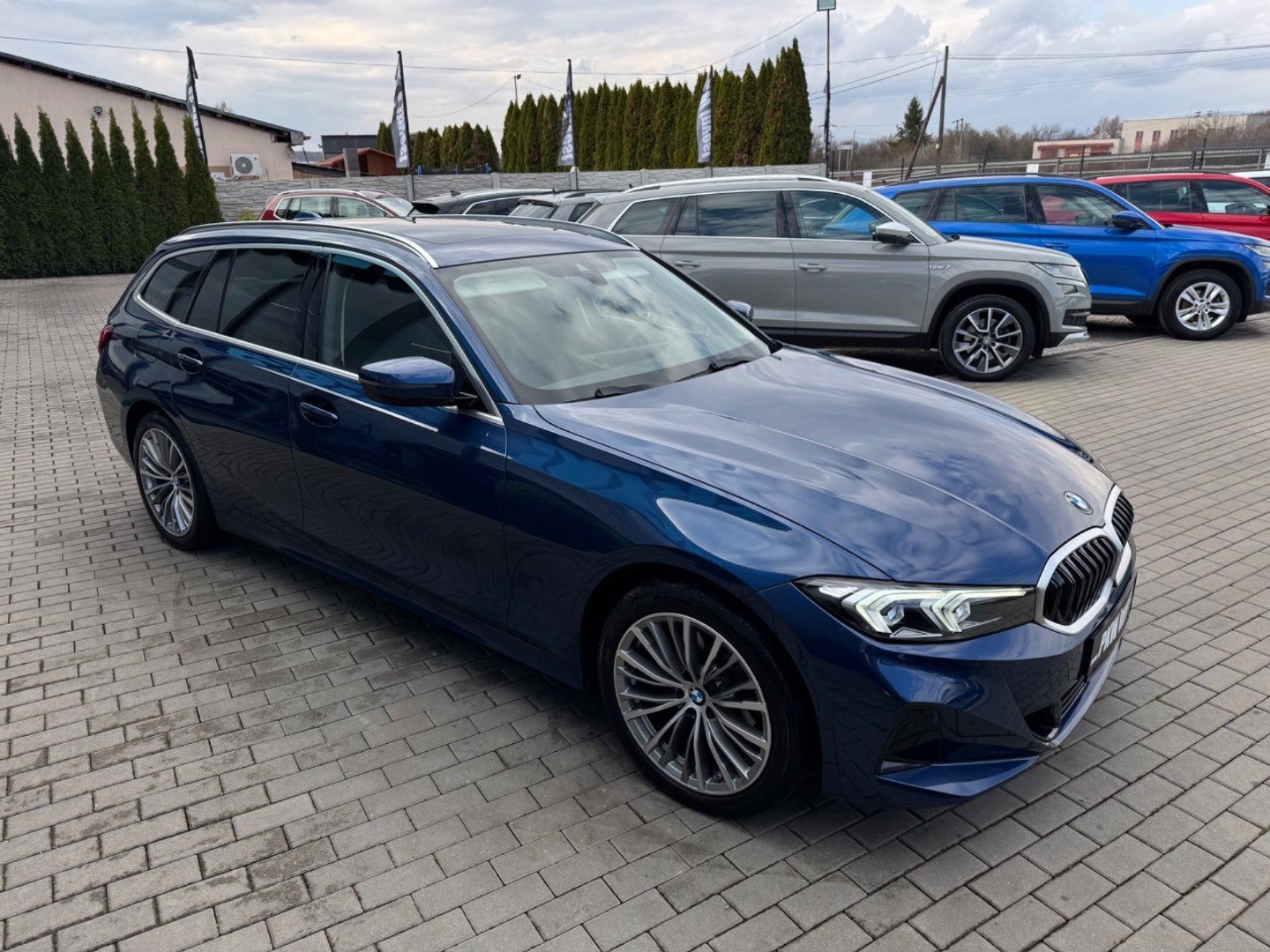 BMW Rad 3 Touring 320d  mHEV x-Drive A/T Luxury *ZÁRUKA*