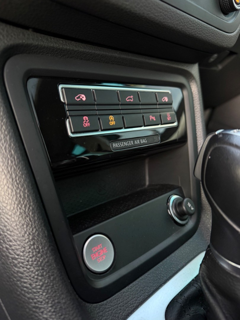 Volkswagen Sharan 2.0TDi DSG 7-MIESTNY Highline SK ŠPZ