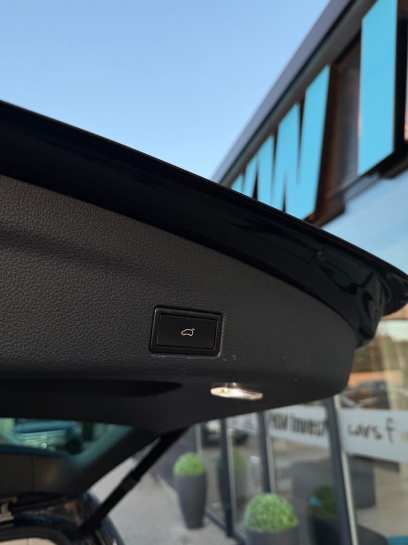 Volkswagen Sharan 2.0TDi DSG 7-MIESTNY Highline SK ŠPZ