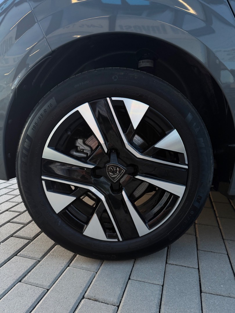 Peugeot 208 ALLURE Electric 100kW/50kWh SK ŠPZ