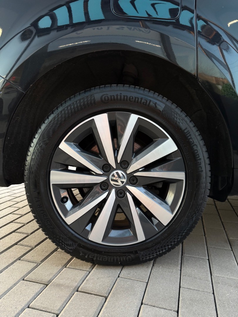 Volkswagen Sharan 2.0TDi DSG 7-MIESTNY Highline SK ŠPZ