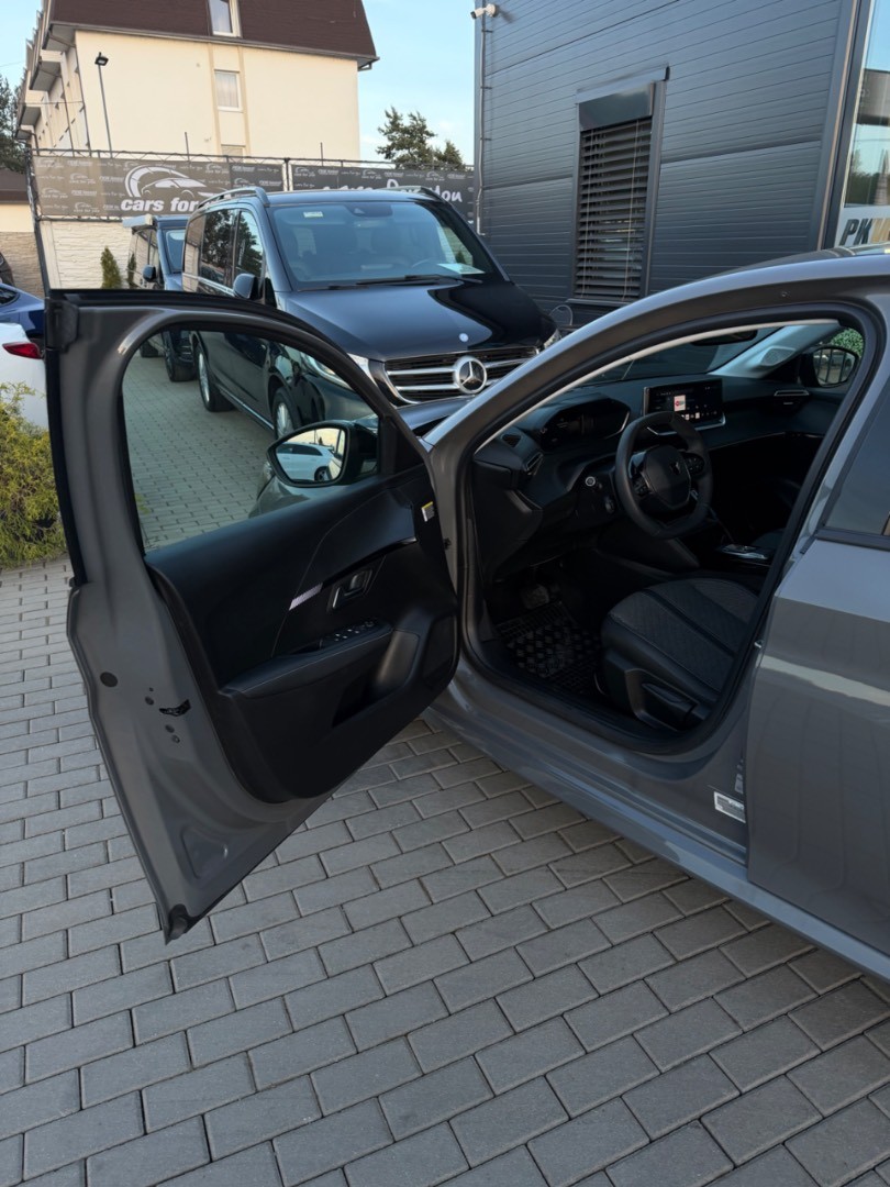 Peugeot 208 ALLURE Electric 100kW/50kWh SK ŠPZ
