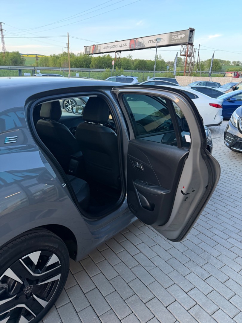 Peugeot 208 ALLURE Electric 100kW/50kWh SK ŠPZ