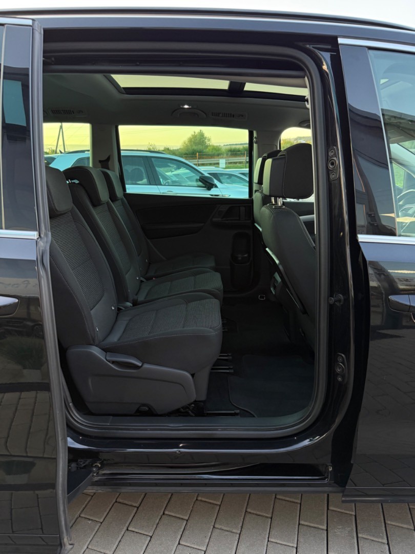 Volkswagen Sharan 2.0TDi DSG 7-MIESTNY Highline SK ŠPZ