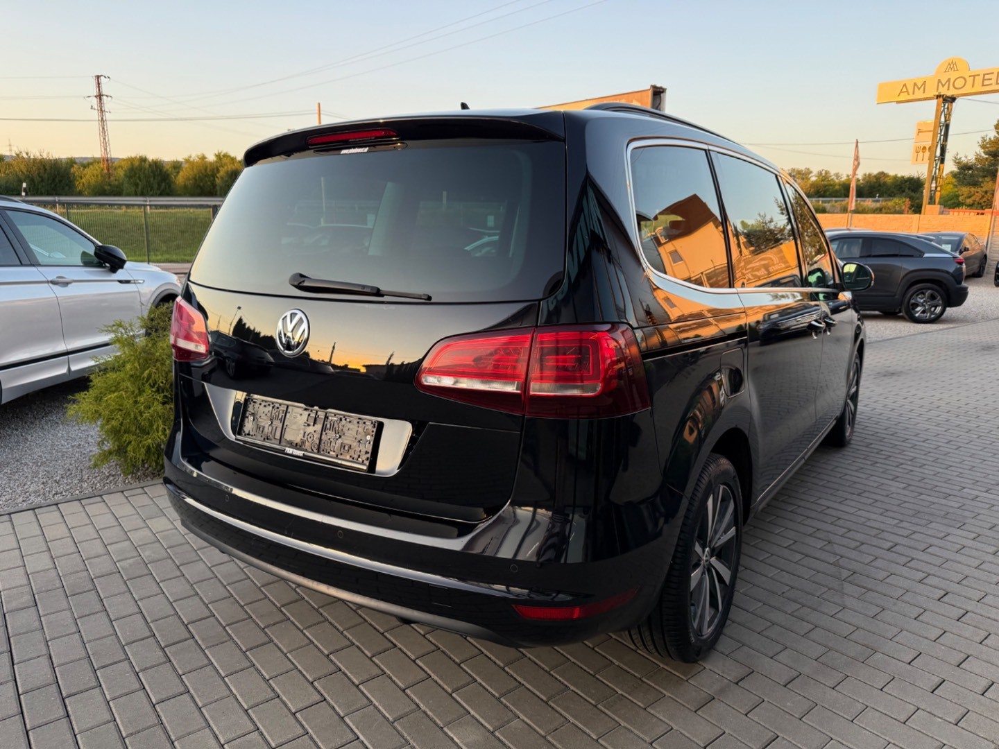 Volkswagen Sharan 2.0TDi DSG 7-MIESTNY Highline SK ŠPZ