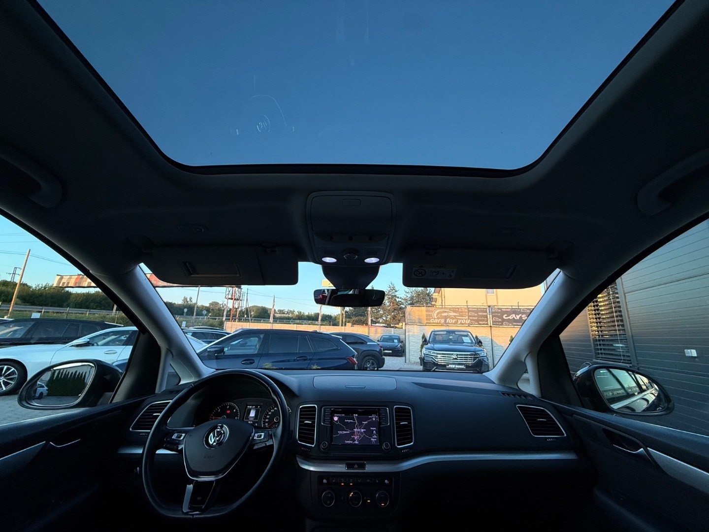 Volkswagen Sharan 2.0TDi DSG 7-MIESTNY Highline SK ŠPZ