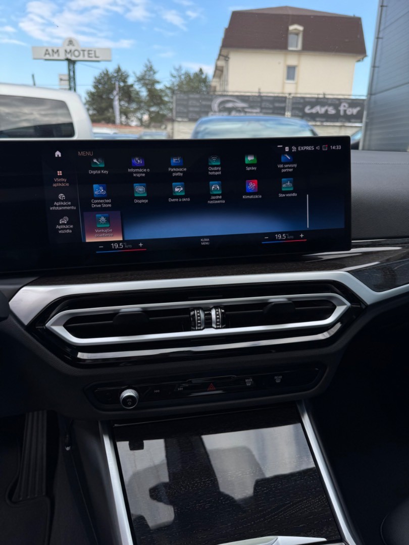 BMW Rad 3 Touring 320d  mHEV x-Drive A/T Luxury *ZÁRUKA*