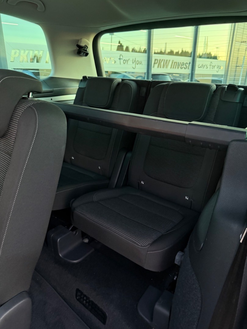 Volkswagen Sharan 2.0TDi DSG 7-MIESTNY Highline SK ŠPZ