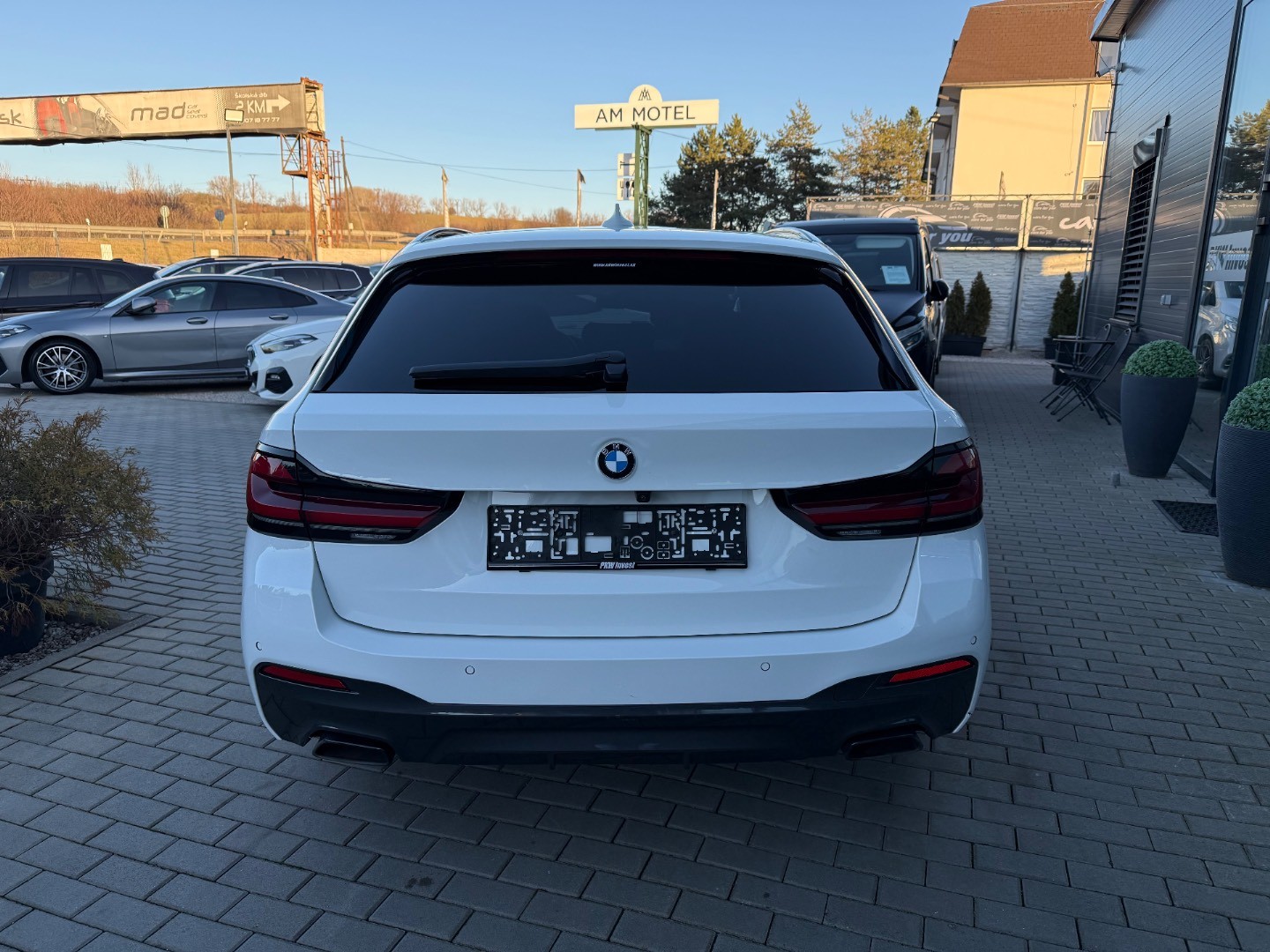 BMW Rad 5 Touring 530d  mHEV x-Drive A/T M-Sport M-sedadlá Edition SK ŠPZ