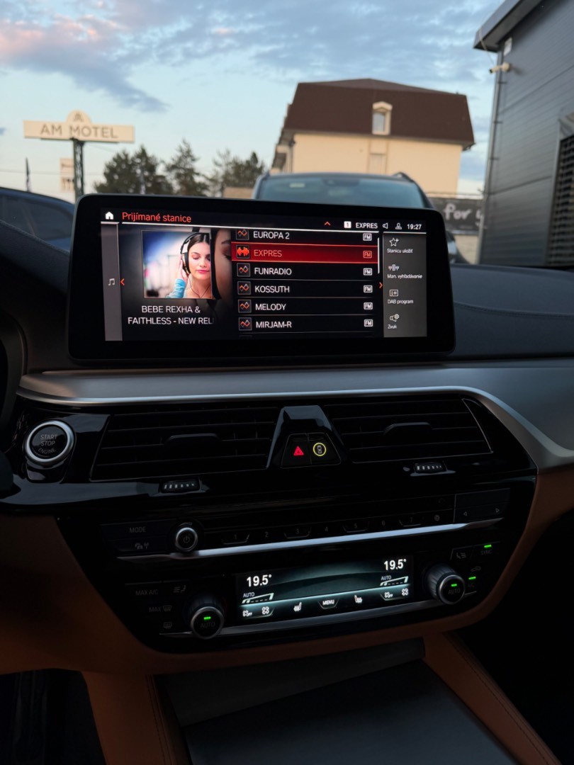 BMW Rad 5 Touring 530d  mHEV x-Drive A/T M-Sport line