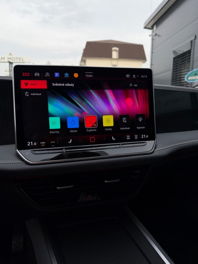 Volkswagen Passat Variant 2.0TDi DSG Elegance SK ŠPZ