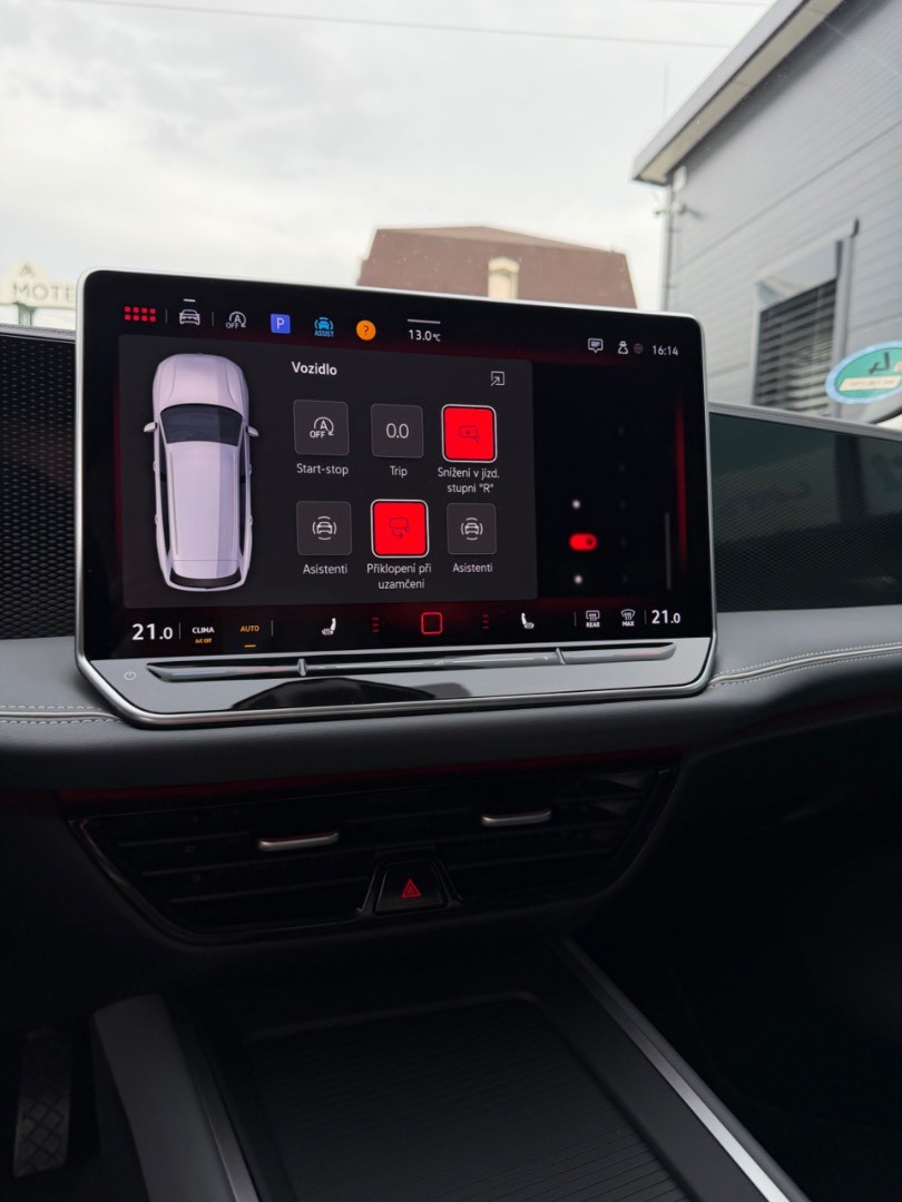 Volkswagen Passat Variant 2.0TDi DSG Elegance SK ŠPZ