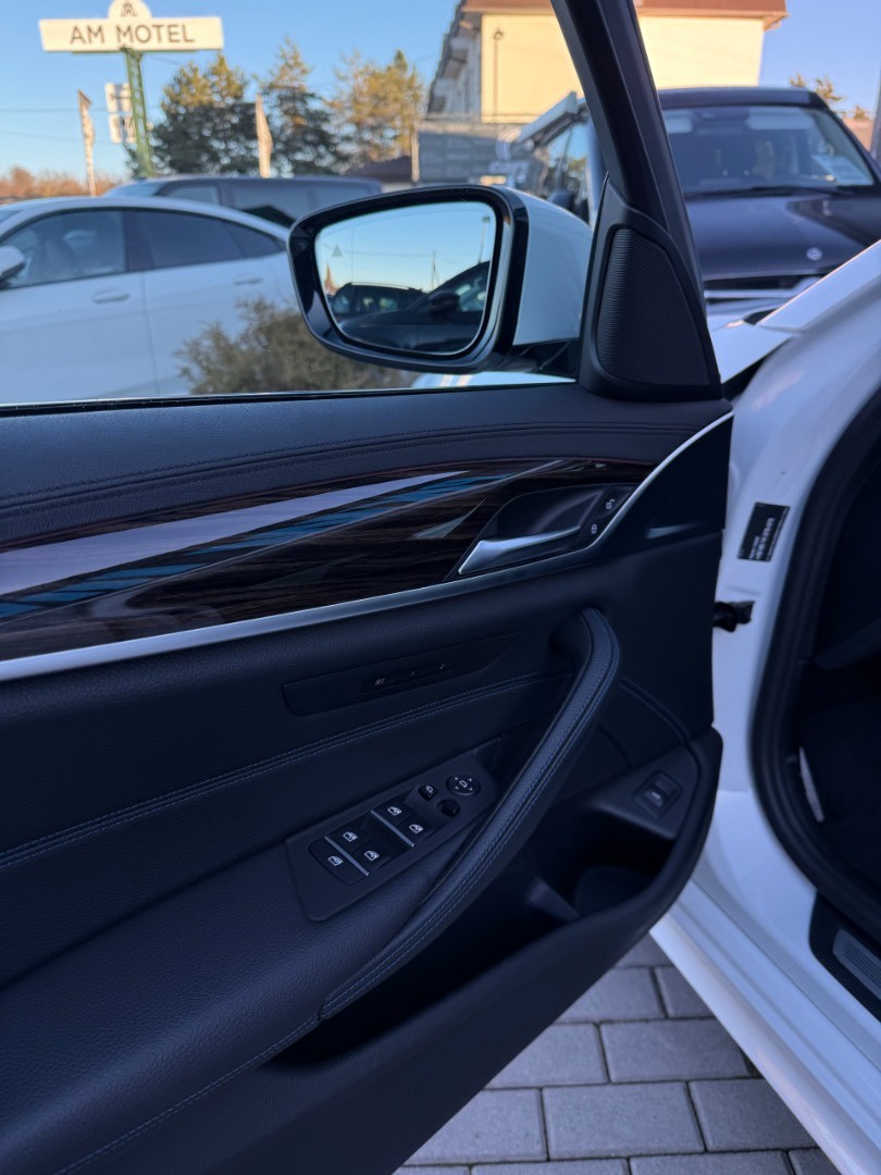 BMW Rad 5 Touring 530d  mHEV x-Drive A/T M-Sport M-sedadlá Edition SK ŠPZ