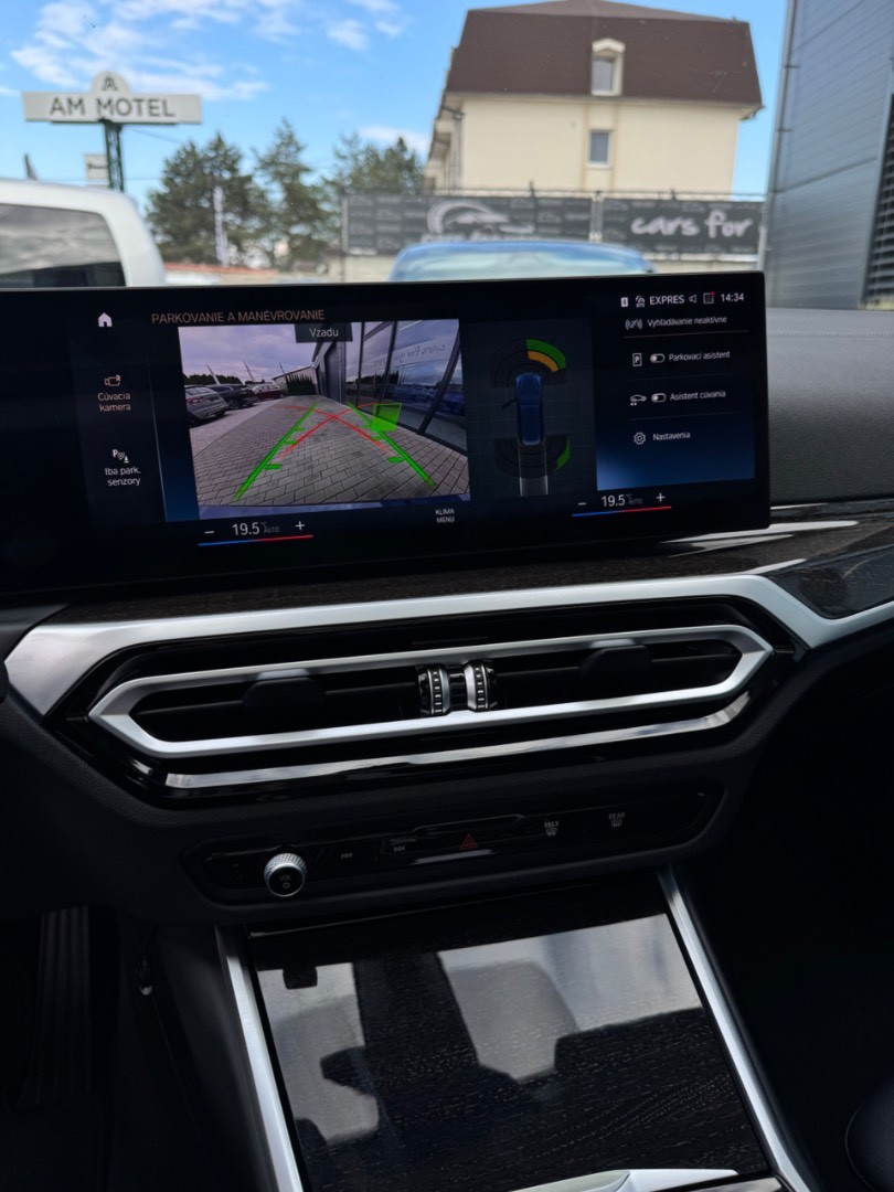 BMW Rad 3 Touring 320d  mHEV x-Drive A/T Luxury *ZÁRUKA*