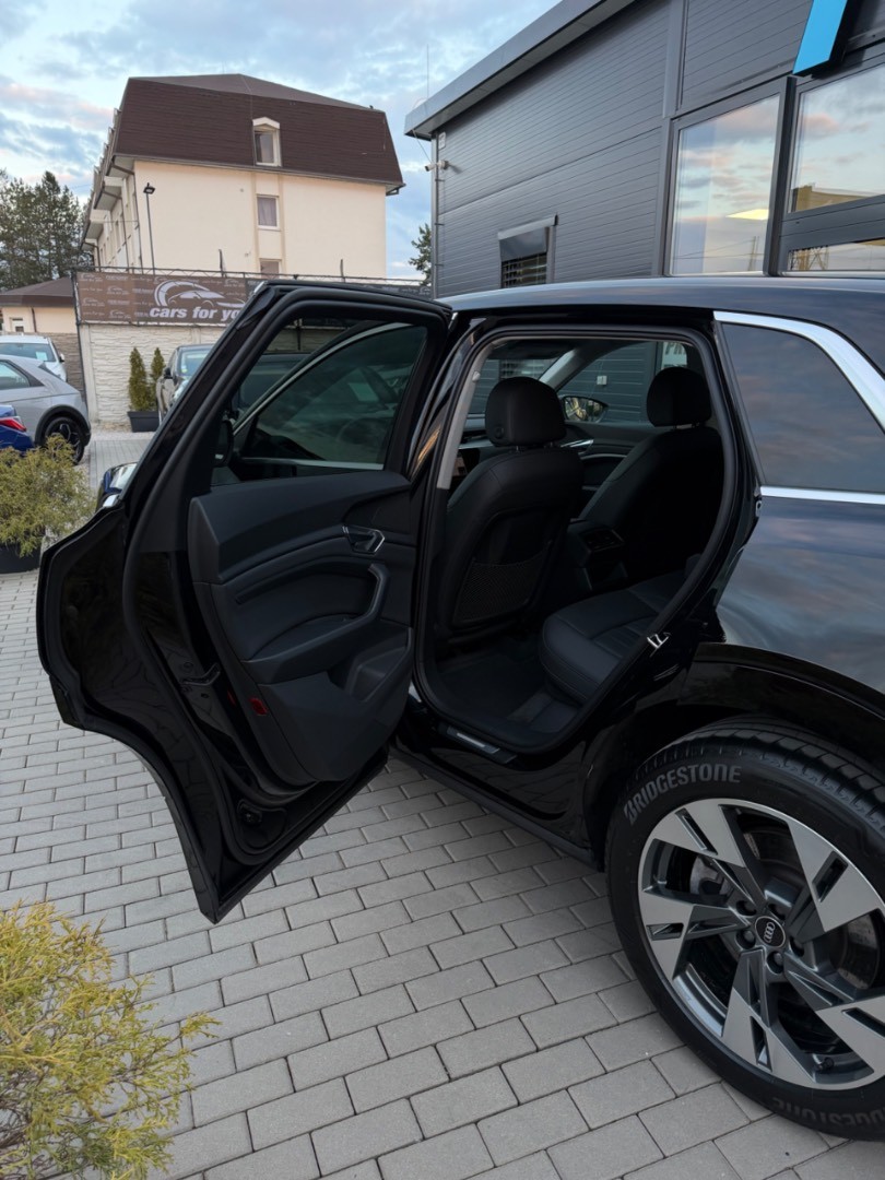 Audi E-tron 50 Quattro *Vzduch*Koža*Ťažné*