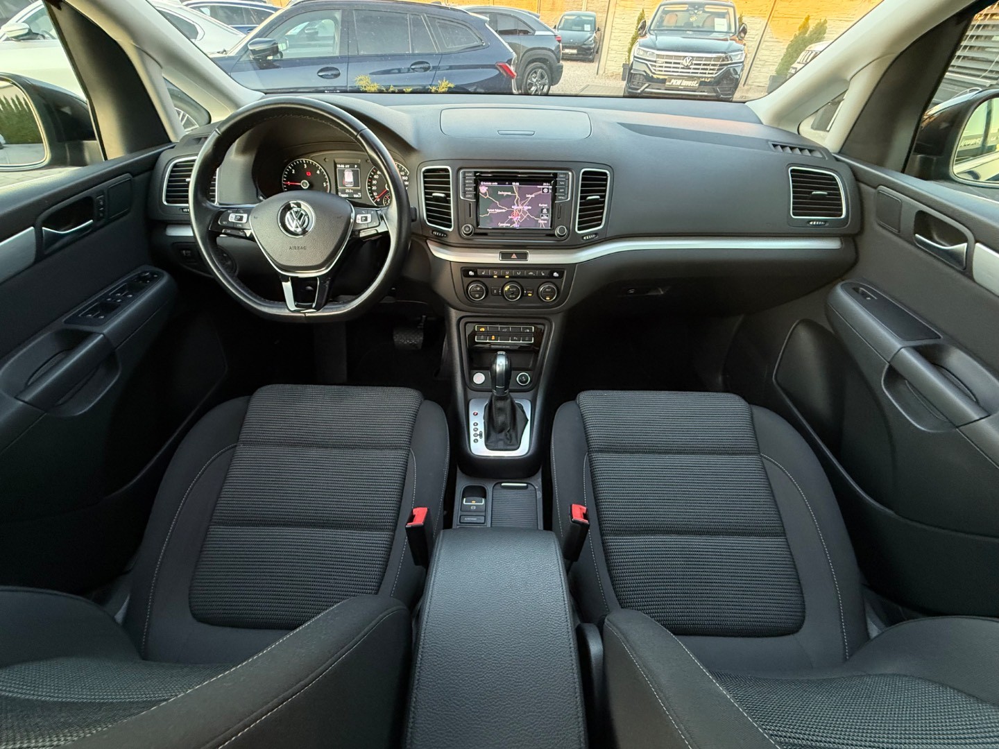 Volkswagen Sharan 2.0TDi DSG 7-MIESTNY Highline SK ŠPZ