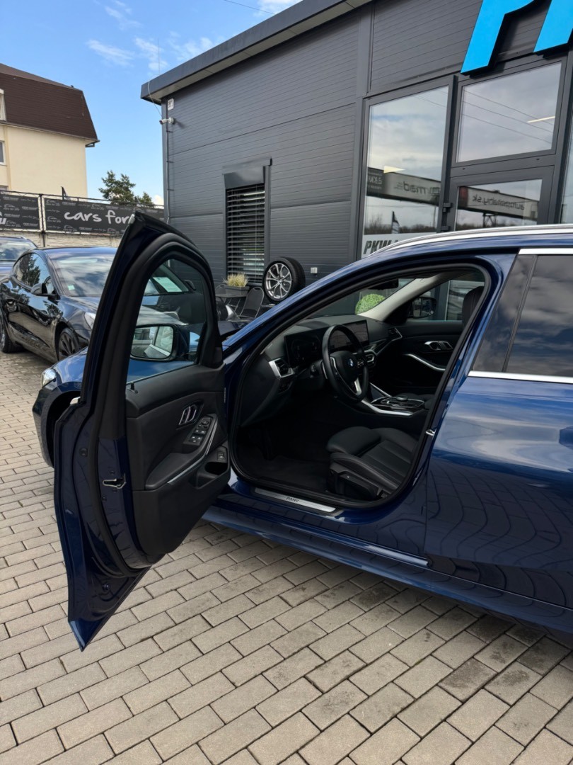 BMW Rad 3 Touring 320d  mHEV x-Drive A/T Luxury *ZÁRUKA*
