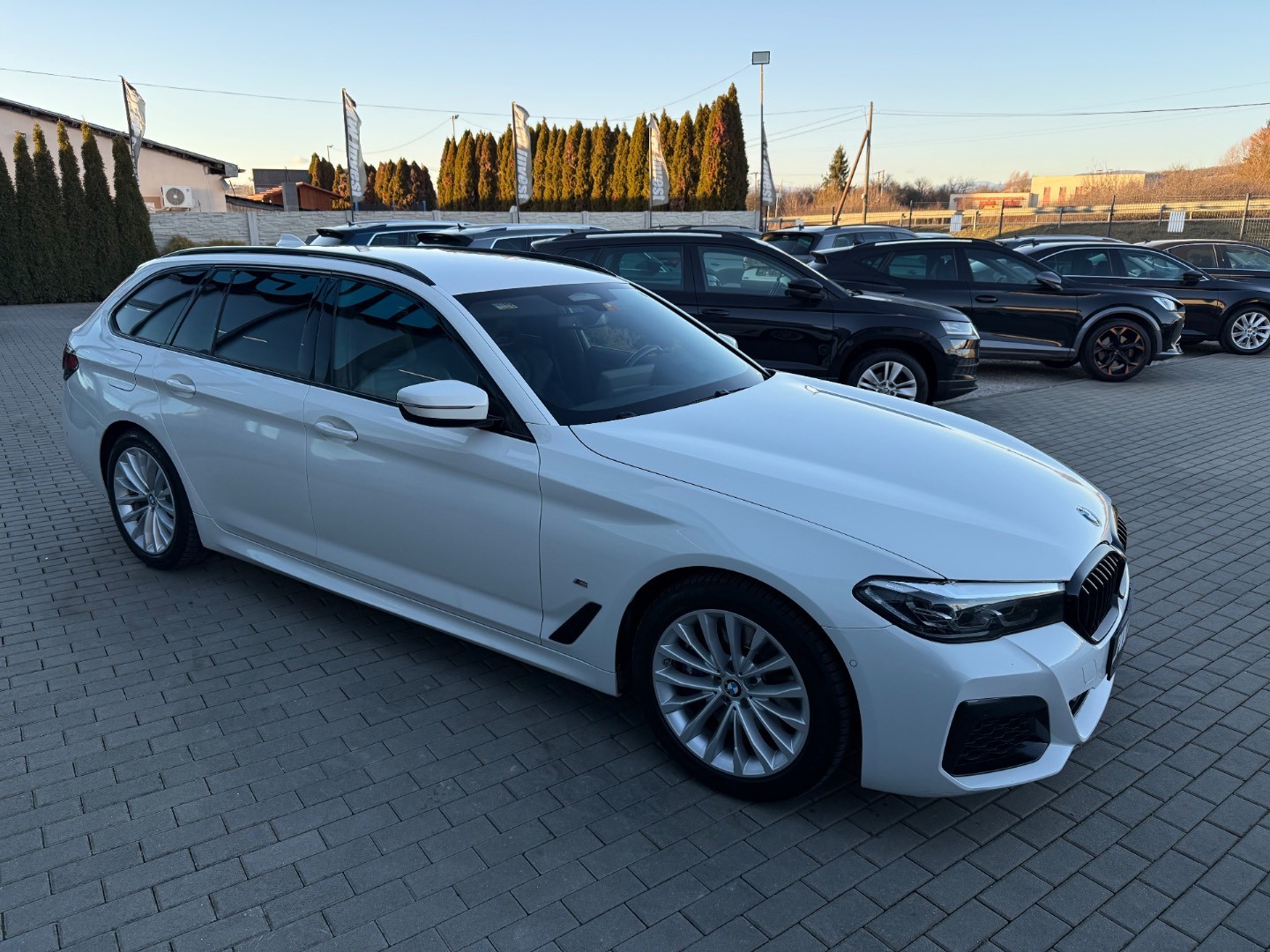 BMW Rad 5 Touring 530d  mHEV x-Drive A/T M-Sport M-sedadlá Edition SK ŠPZ
