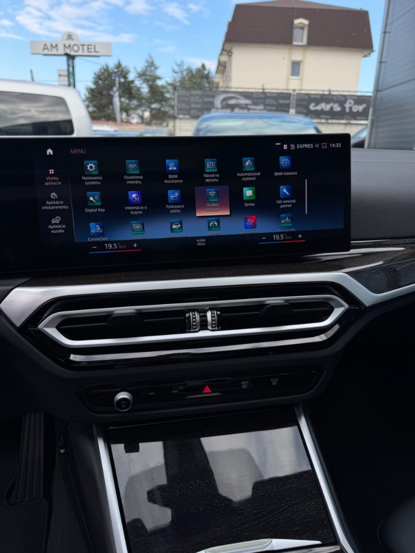 BMW Rad 3 Touring 320d  mHEV x-Drive A/T Luxury *ZÁRUKA*