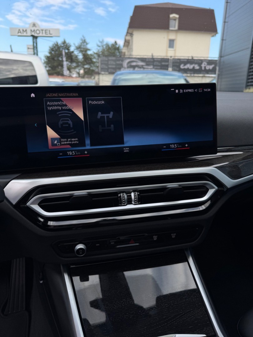 BMW Rad 3 Touring 320d  mHEV x-Drive A/T Luxury *ZÁRUKA*