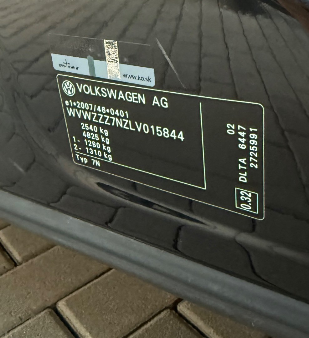 Volkswagen Sharan 2.0TDi DSG 7-MIESTNY Highline SK ŠPZ