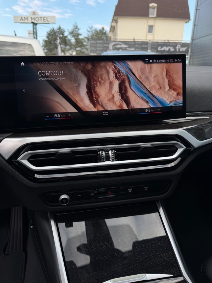 BMW Rad 3 Touring 320d  mHEV x-Drive A/T Luxury *ZÁRUKA*