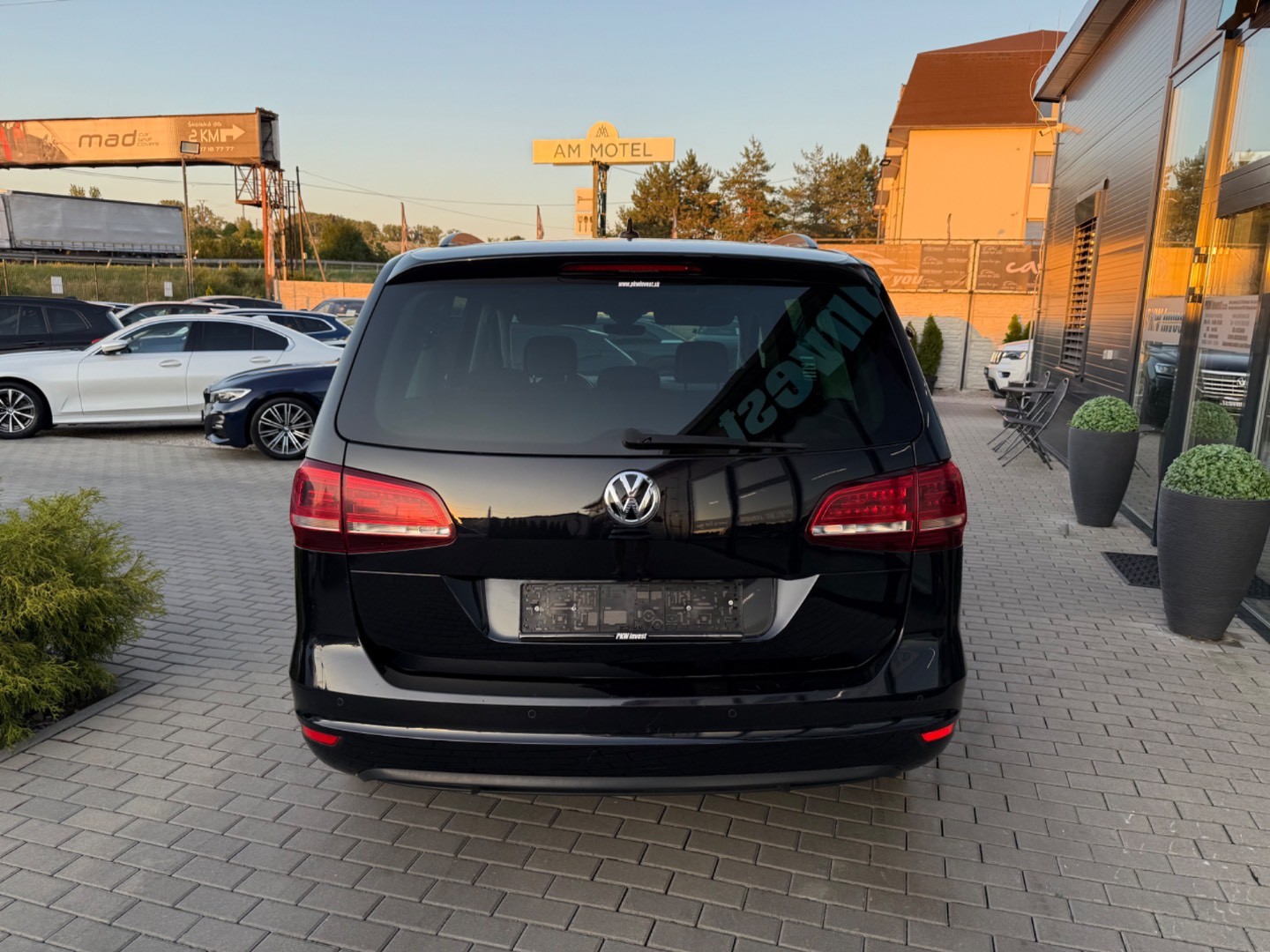 Volkswagen Sharan 2.0TDi DSG 7-MIESTNY Highline SK ŠPZ