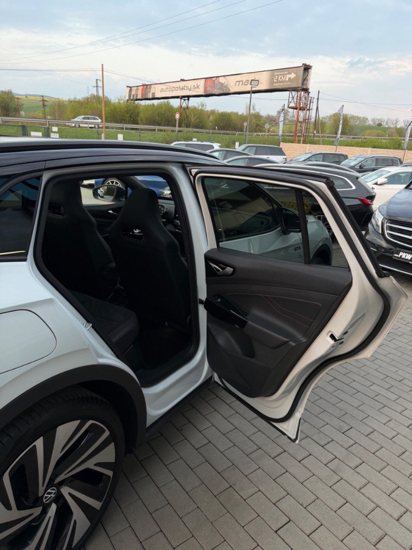 Volkswagen ID.4 GTX 4Motion 77kWh/220kW TEPELKO FULL