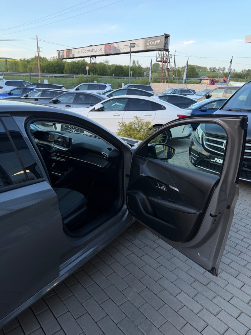 Peugeot 208 ALLURE Electric 100kW/50kWh SK ŠPZ