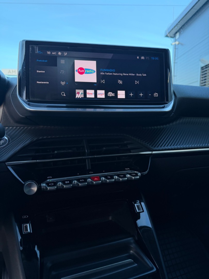 Peugeot 208 ALLURE Electric 100kW/50kWh SK ŠPZ