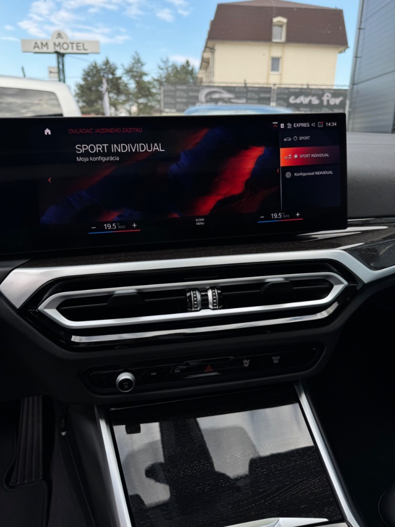 BMW Rad 3 Touring 320d  mHEV x-Drive A/T Luxury *ZÁRUKA*