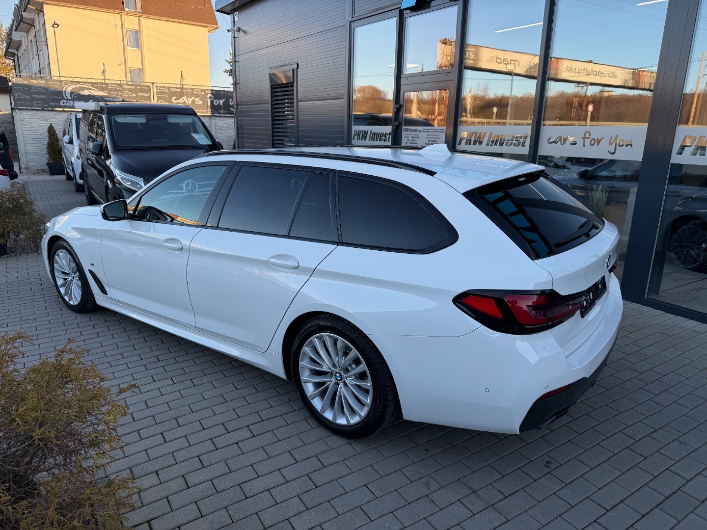 BMW Rad 5 Touring 530d  mHEV x-Drive A/T M-Sport M-sedadlá Edition SK ŠPZ