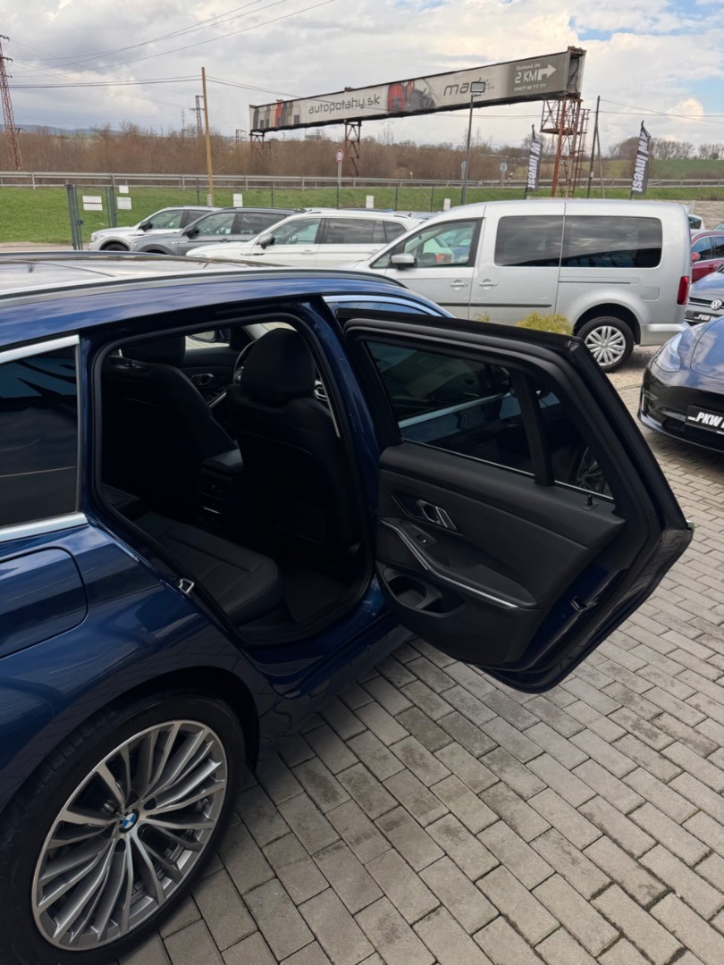 BMW Rad 3 Touring 320d  mHEV x-Drive A/T Luxury *ZÁRUKA*